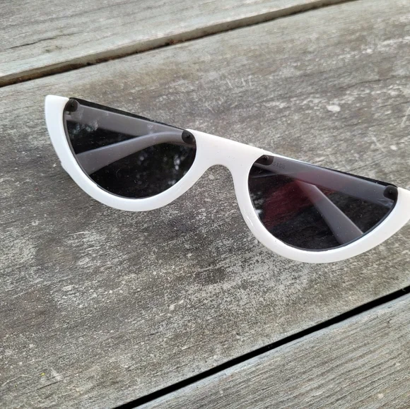 Retro white half moon sunglasses - Picture 2 of 5